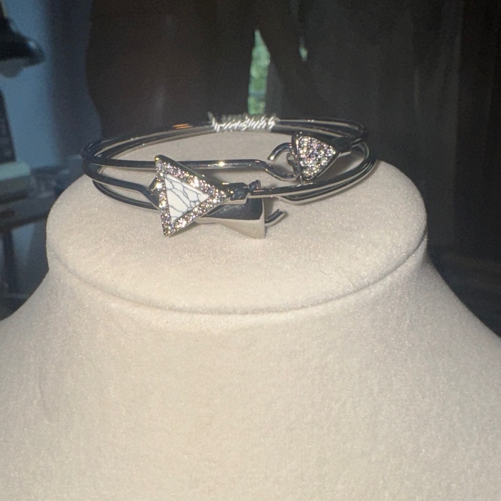 Elegant Silver Arrow Bangle Bracelet